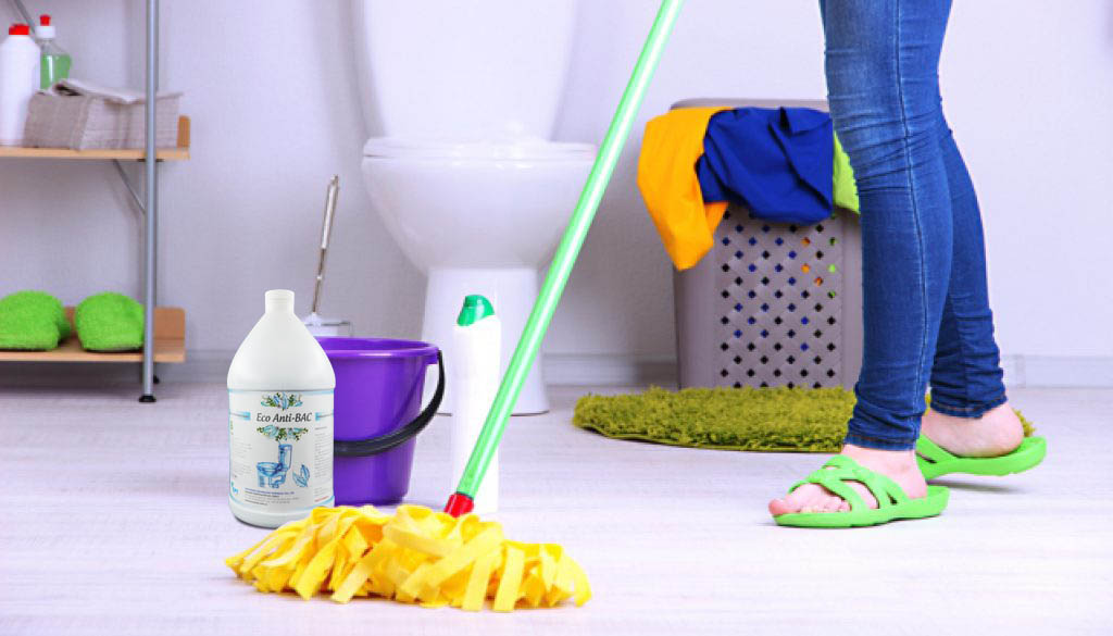 dọn dẹp nhà vệ sinh thường xuyên ngăn ngừa ẩm mốc