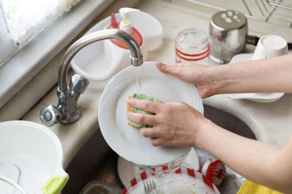 Chọn miếng rửa chén bát như thế nào cho an toàn?